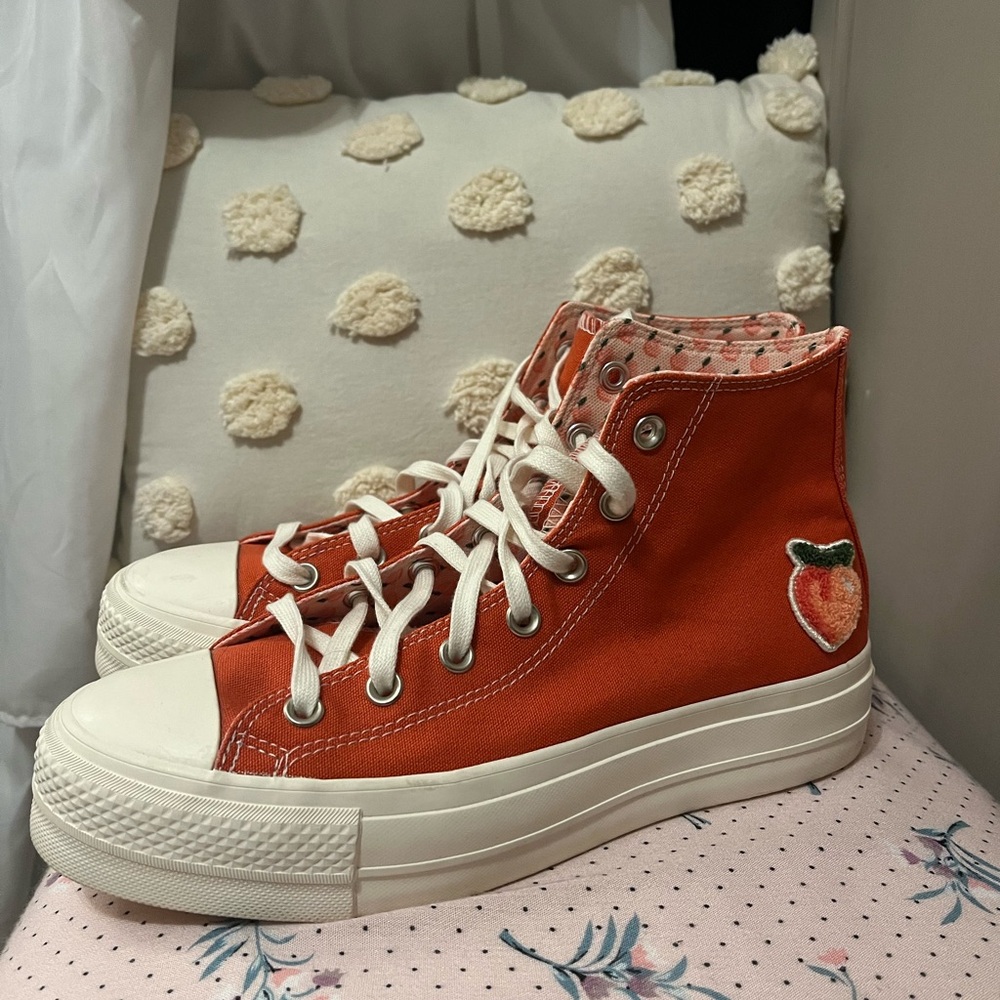 Peach Converse Shoes 🧡🍑